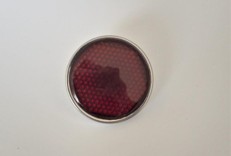 Odblask czerwony ze śrubką i aluminiową rameczką, 54mm, plastik, Jawa-photo5