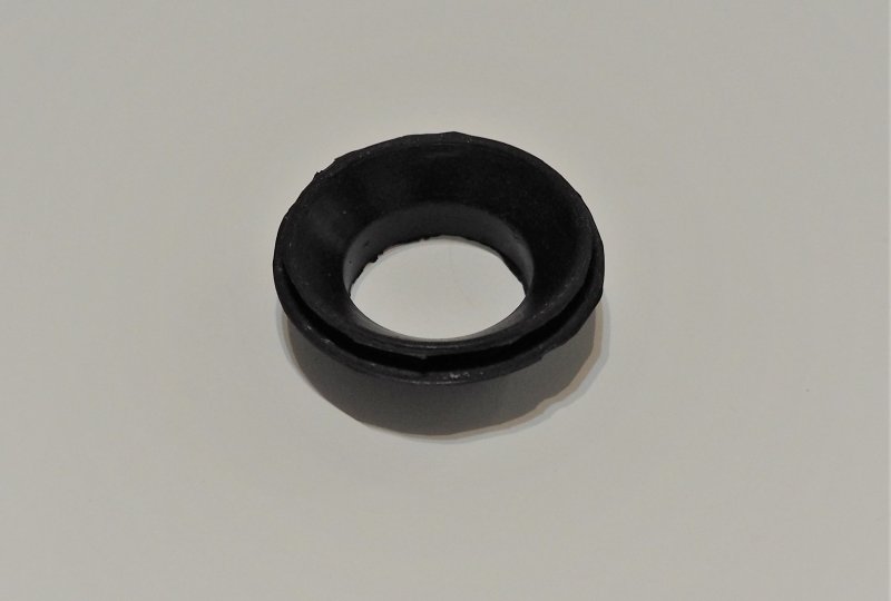 Gumowy krążek zawiasu błotnika, VELOREX 560/561-photo2