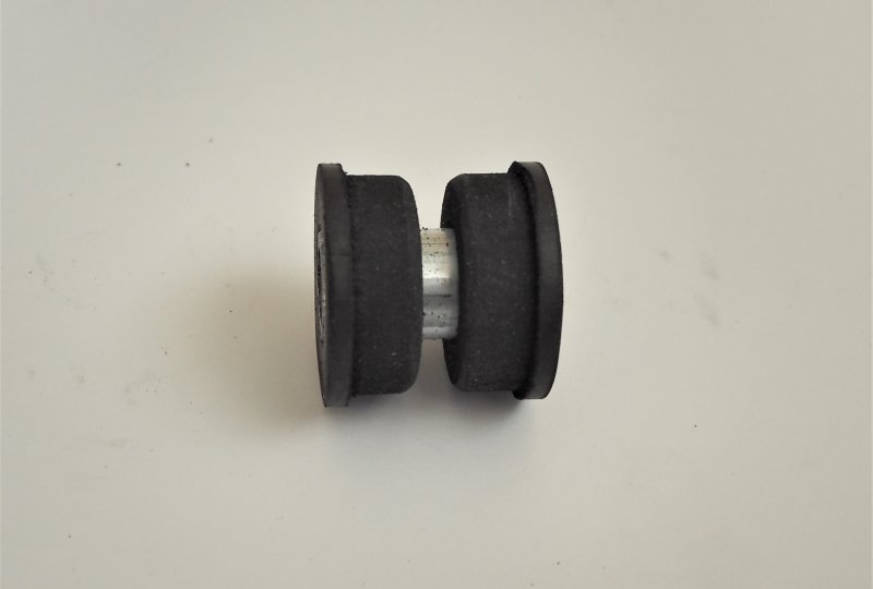 Tulejka z gumą przedniego wspornika, VELOREX 560/561-photo2