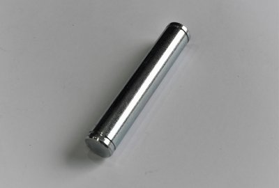 Sworzeń stopki centralnej 15x85mm, nadwymiarowy, ocynk, Jawa, CZ