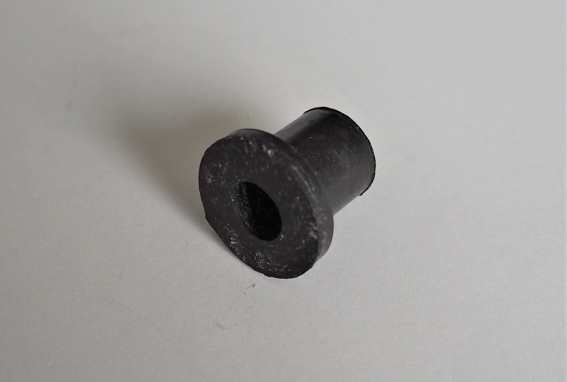 Dolna guma filtra powietrza 18x15mm, CZ 476-472-photo2