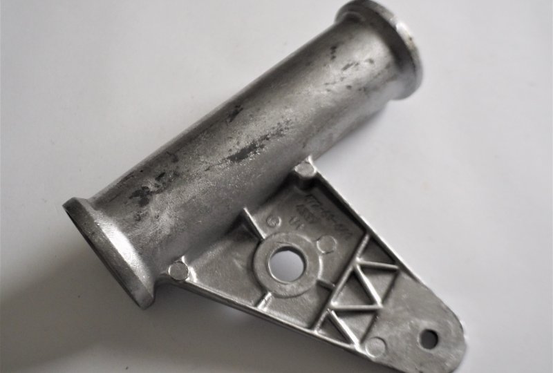 Uchwyt przedniej lampy, prawy, aluminium, CZ-photo3