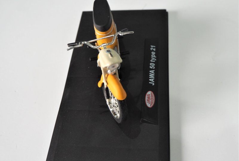 Model motocykla Jawa 50 typ 21 (kolor żólty)-photo4