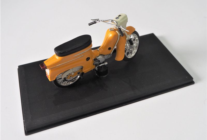 Model motocykla Jawa 50 typ 21 (kolor żólty)-photo2