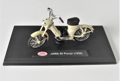 Model motocykla Jawa 50 typ 550 (kolor kremowy)