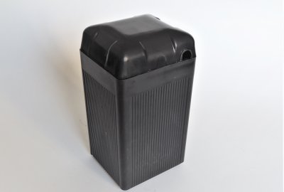 Puszka akumulatorowa, bakelit, Jawa, CZ