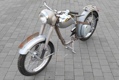 PERAK 250/350 KOMUNISTA KAROSERIA 1950 - 1955