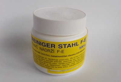 Środek do czyszczenia zbiorników - odtłuszczacz F-E, 0,5 kg