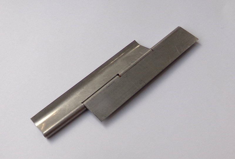 Zawias puszki bocznej akumulatorowej, lewy, 120 x 33 mm, Jawa Kyvacka, Panelka-photo2