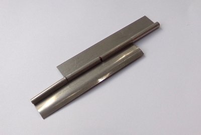 Zawias puszki bocznej akumulatorowej, lewy, 120 x 33 mm, Jawa Kyvacka, Panelka